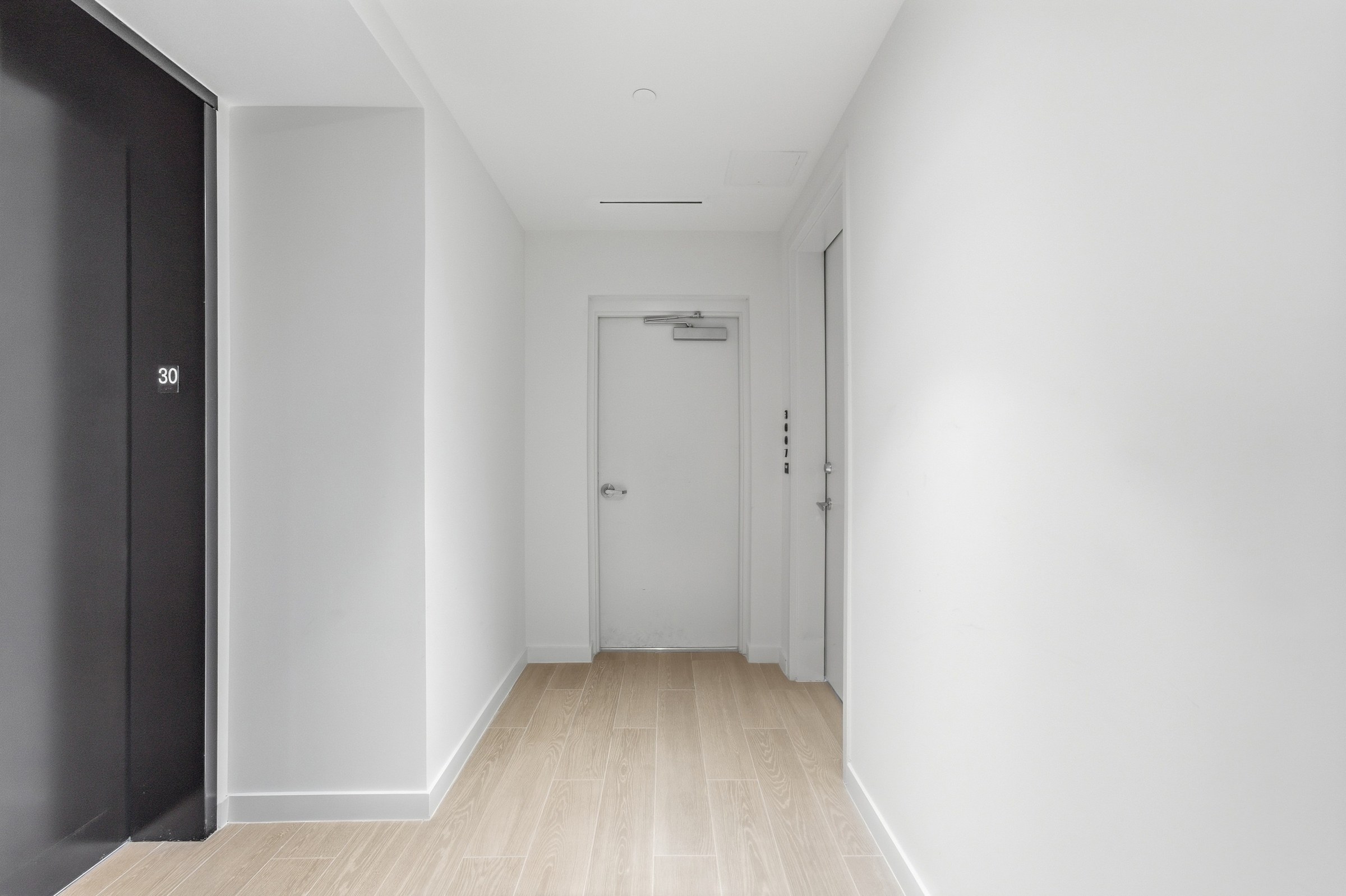Private entry hall at Residence 3007